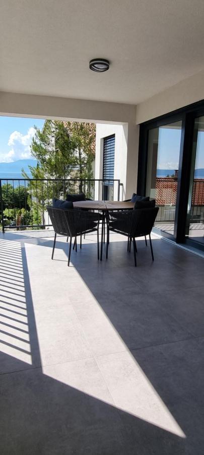 Seabreeze Luxury Apartments Njivice Exteriör bild