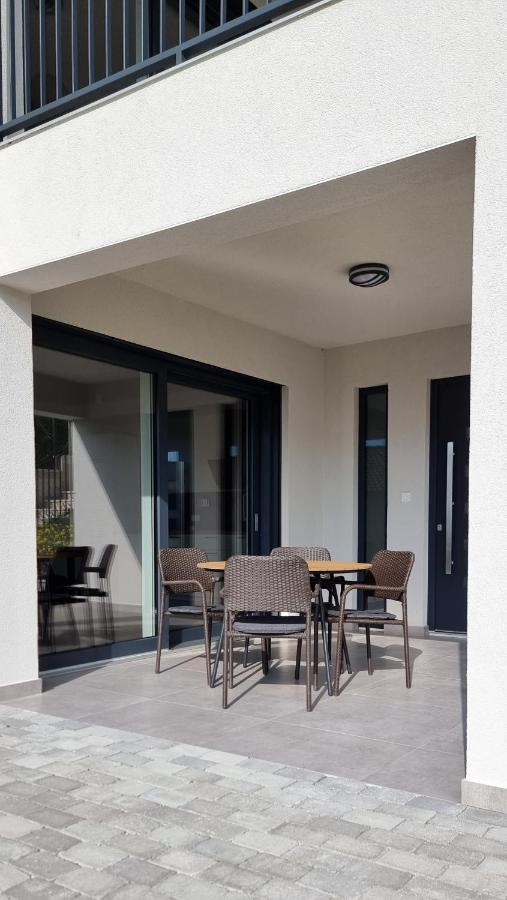 Seabreeze Luxury Apartments Njivice Exteriör bild